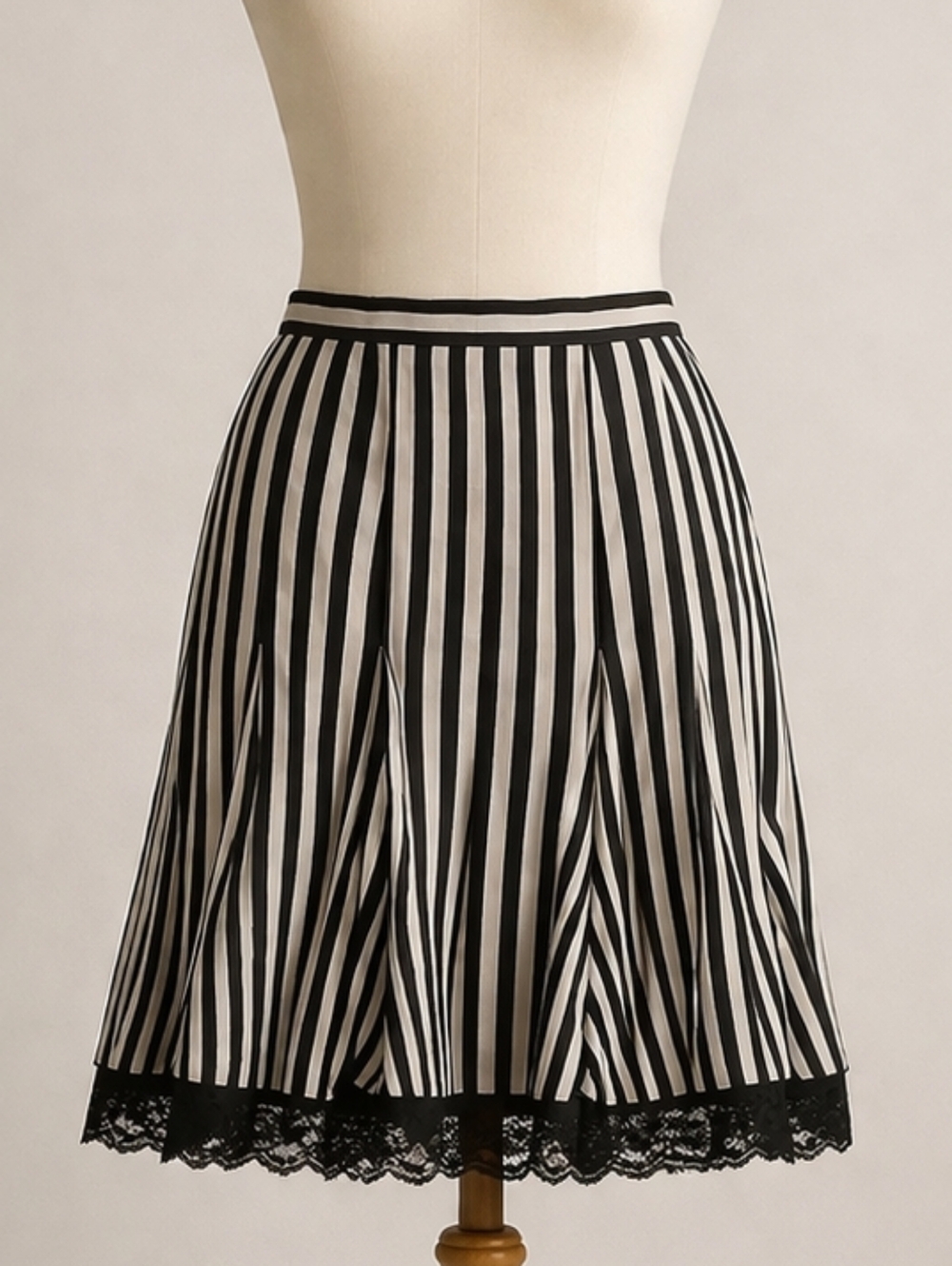 Black & White Striped A-Line Skirt  Lace Trim And Zipper ( Size S And M )